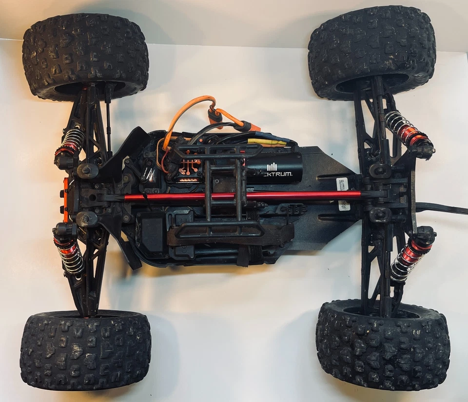 Arma Kraton 6s Blx | Spektrum 3s Smart Batteries (2x) new | Spektrum Charger - Image 2 of 4