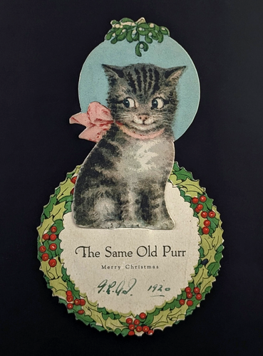 Antike gestanzte Weihnachtskarte Katze unter Mistelzweig Stechpalmenkranz 1920