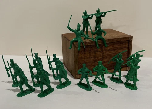 Marx 54 MM Alamo Mexican Shako Infantry Set of 16 Green VINTAGE Plastic Soldiers