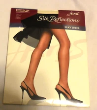 1 Hanes Silk Reflections Silky sheer Control top Sandlefoot Size AB  717,nylons