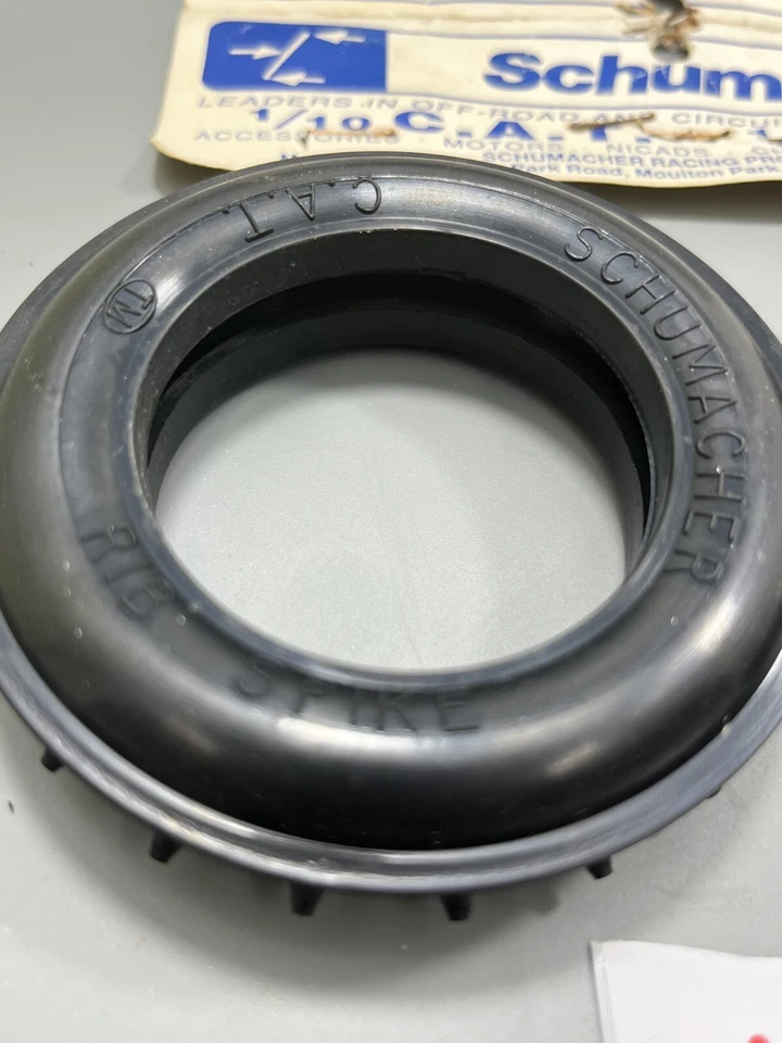 Vintage rare Schumacher 1/10 cat T668 front tires rim spike - Image 2 of 4