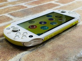 Sony PS Vita Lime Green / White PCH 2000 ZA13 Charger 4GB Mine Craft Tested DDP