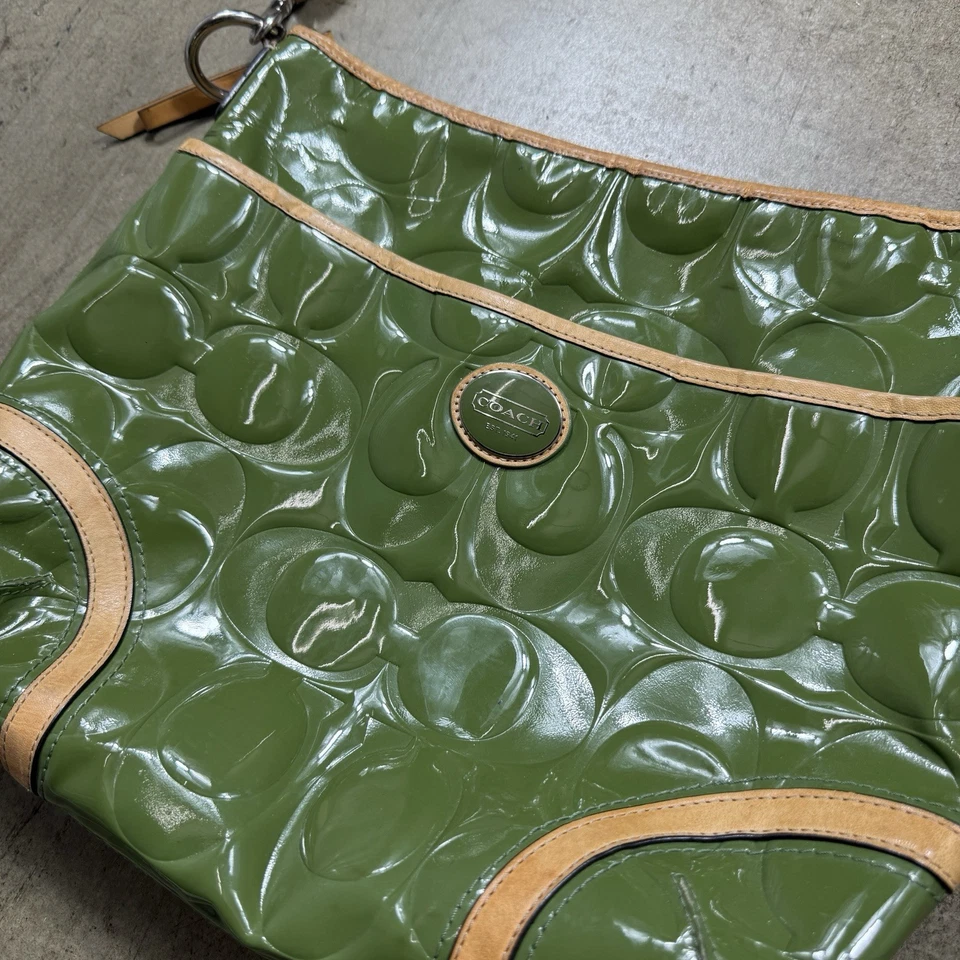Bolso de hombro Coach F20022 Peyton de cuero tostado charol verde en relieve Foto 3 de 4