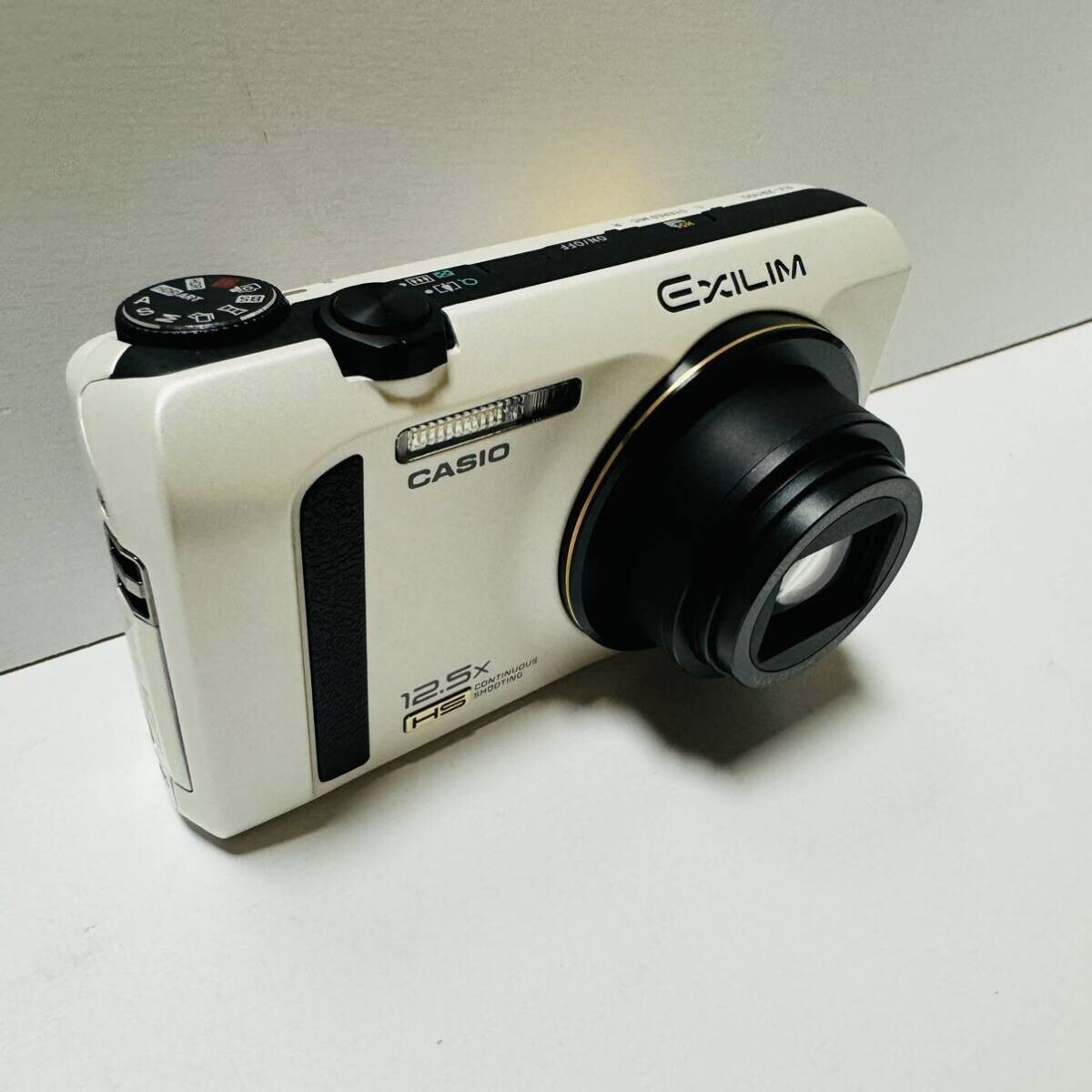 【美品】カシオ EX-ZR100 WE EXILIM CASIO エクシリム Amazon.com : Casio High Speed Exilim Ex-zr100 Digital Camera