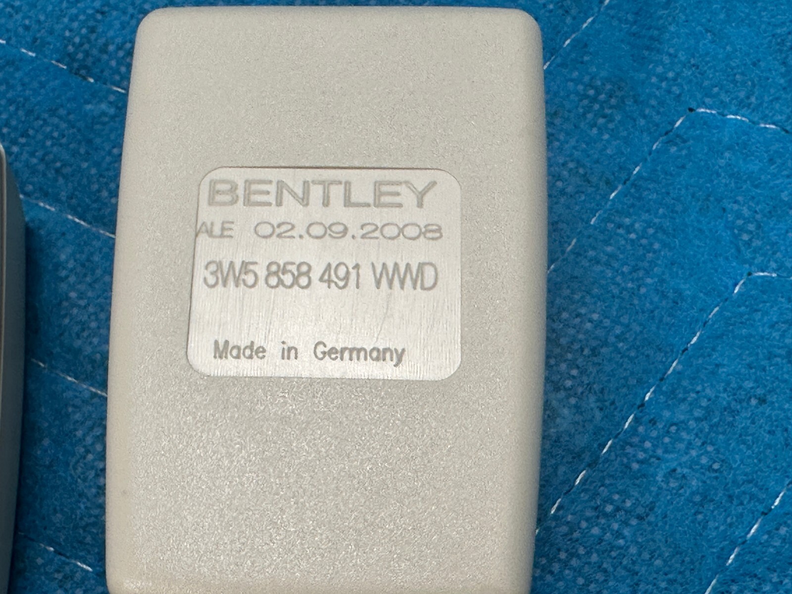 Bentley Cont Flying Spur Rear Seat Belt Buckle 3pc Set Ivory 29k 2006-2012 OEM