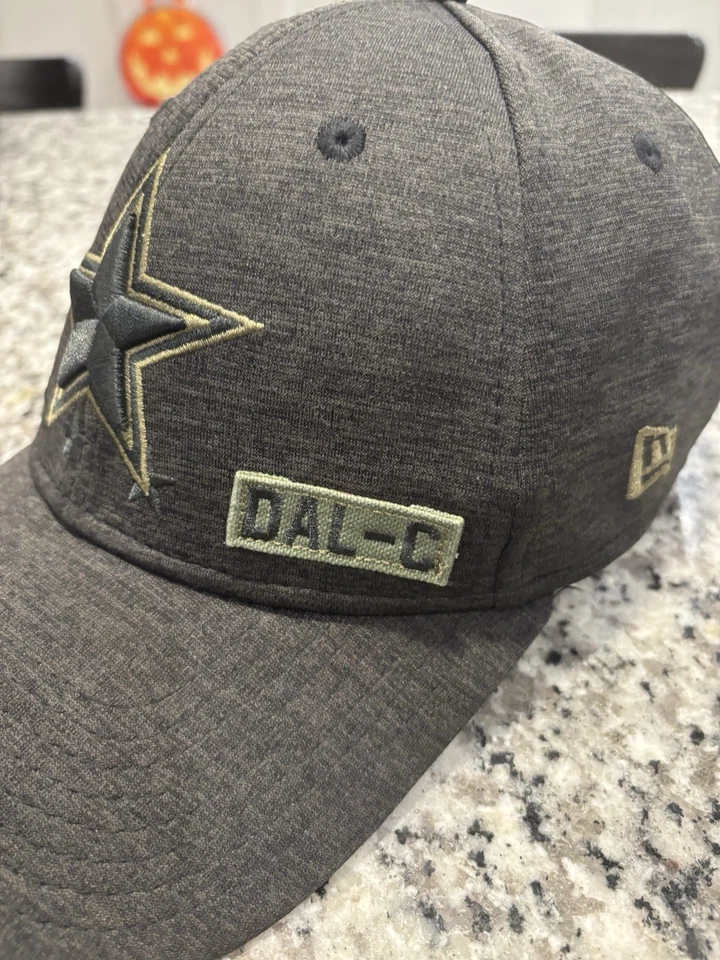 Gorra ajustada de los Dallas Cowboys para hombre pequeña/mediana servicio de saludo New Era Foto 3 de 4