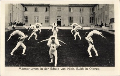 Ak Ollerup Fyn Dänemark, Männerturnen in der Schule von Niels Bukh - 10781702