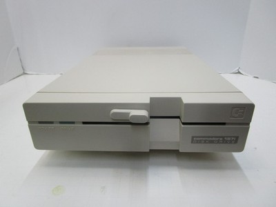 COMMODORE 1571 FLOPPY DRIVE FOR C64 64C VIC-20 C16 PLUS/4 128 TESTD/WRKNG L24  