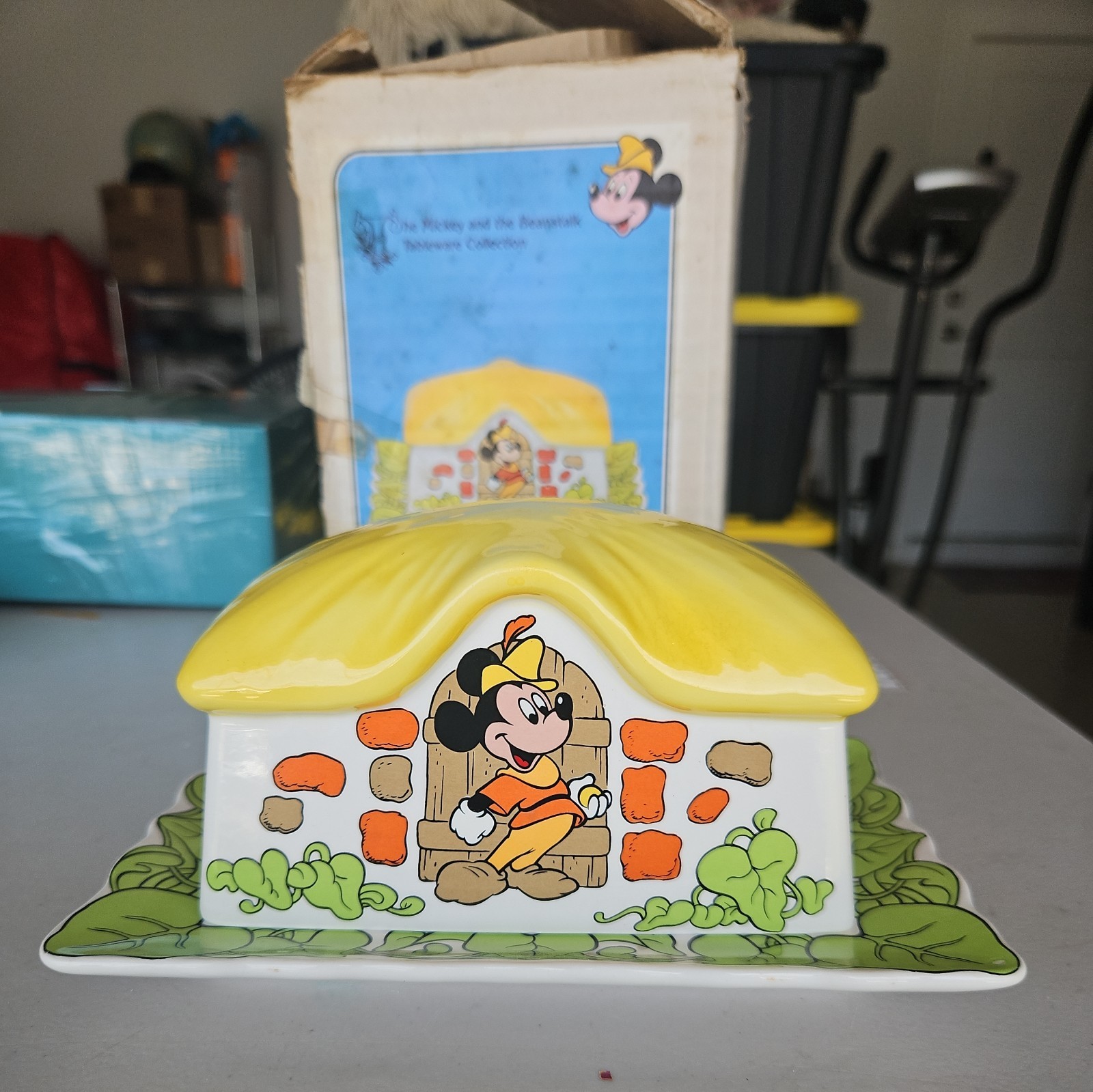 Vajilla de mantequilla vintage Walt Disney Mickey and the Beanstalk años 70. 825