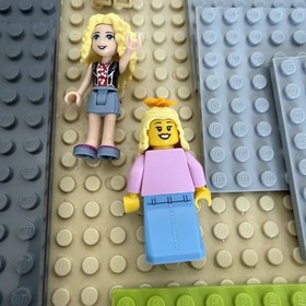 Lego Sand Baseplate 10"x10" 32x32 3 Minifigs  10 Misc Sized Baseplates LOT