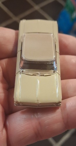 Aurora Vibrator #1549 Tan/tan Ford Galaxie Hardtop Body