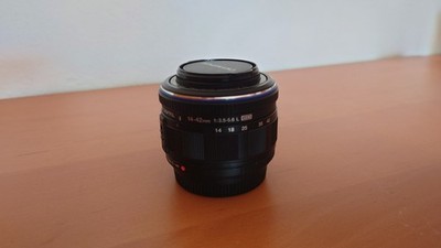 Olympus M.Zuiko Digital 14 - 42mm F/3.5 - 5.6 AF MFT Objektiv, Schwarz