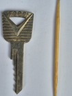 Vintage FORD MOTOR CHROME BRASS V-LOGO OEM KEY , CUT. 🇺🇸 USA — photo 4