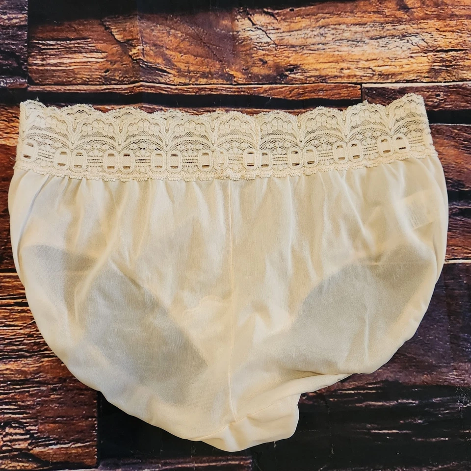 Vintage OLGA #00913 Silky Secret Hug Style Panties sz 6 Ivory Lace Lot Of 4 - Image 4 of 4
