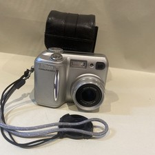 Nikon Coolpix 885 3.2MP Silver Digital Compact Camera - New battery - Working