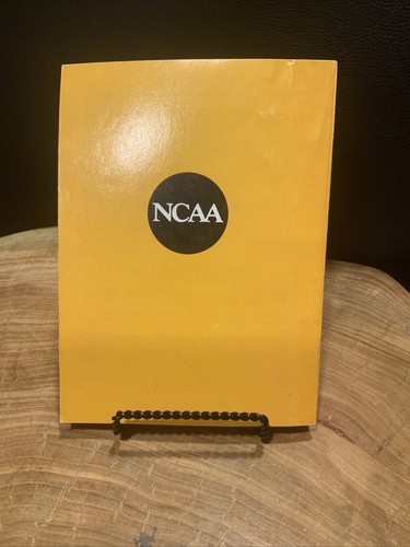 1976 Annual NCAA Basketball Records Kevin Magee Cal-Irvine - Picture 2 of 2