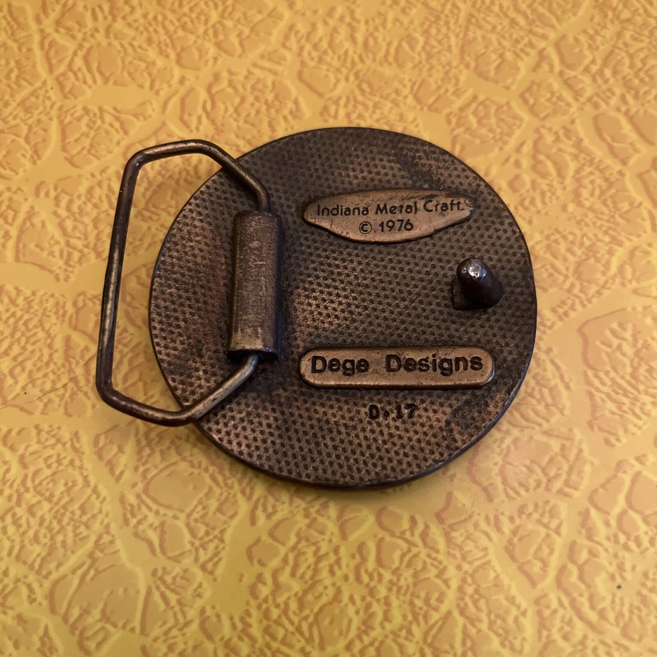 Fivela de cinto vintage 1976 Indiana metal artesanato Dege Designs unicórnio latão D-17 - Imagem 2 de 2