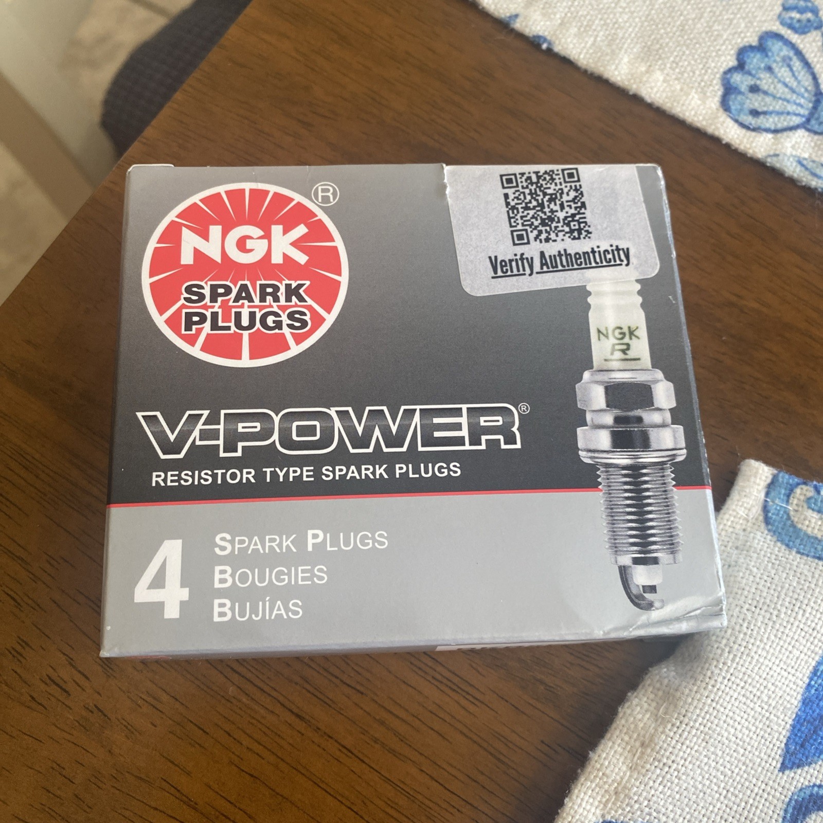 4 Plugs of NGK V-Power Spark Plugs BKR5E-11/6953