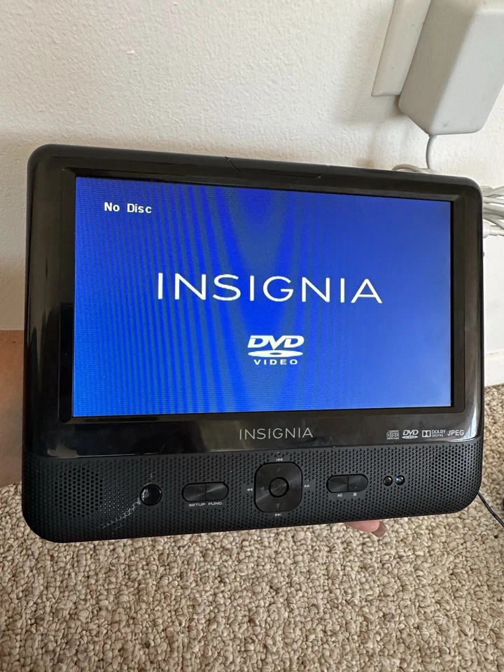 Insignia Dual Screen Portable DVD Players 9" NS-D9PDVD15 TESTED Works! w/ Cords! - Image 2 of 4