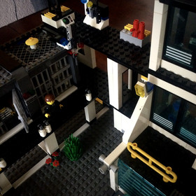 LEGO CITY: Police Headquarters (7744) W/INSTRUCTIONAL MANUAL 100% COMPLETE