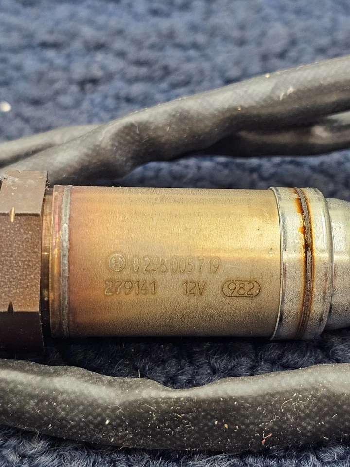 Sensor de oxigênio Bosch 15719 compatível com 1994-1996 Ford E-350 Econoline Club Wagon - Imagem 3 de 4