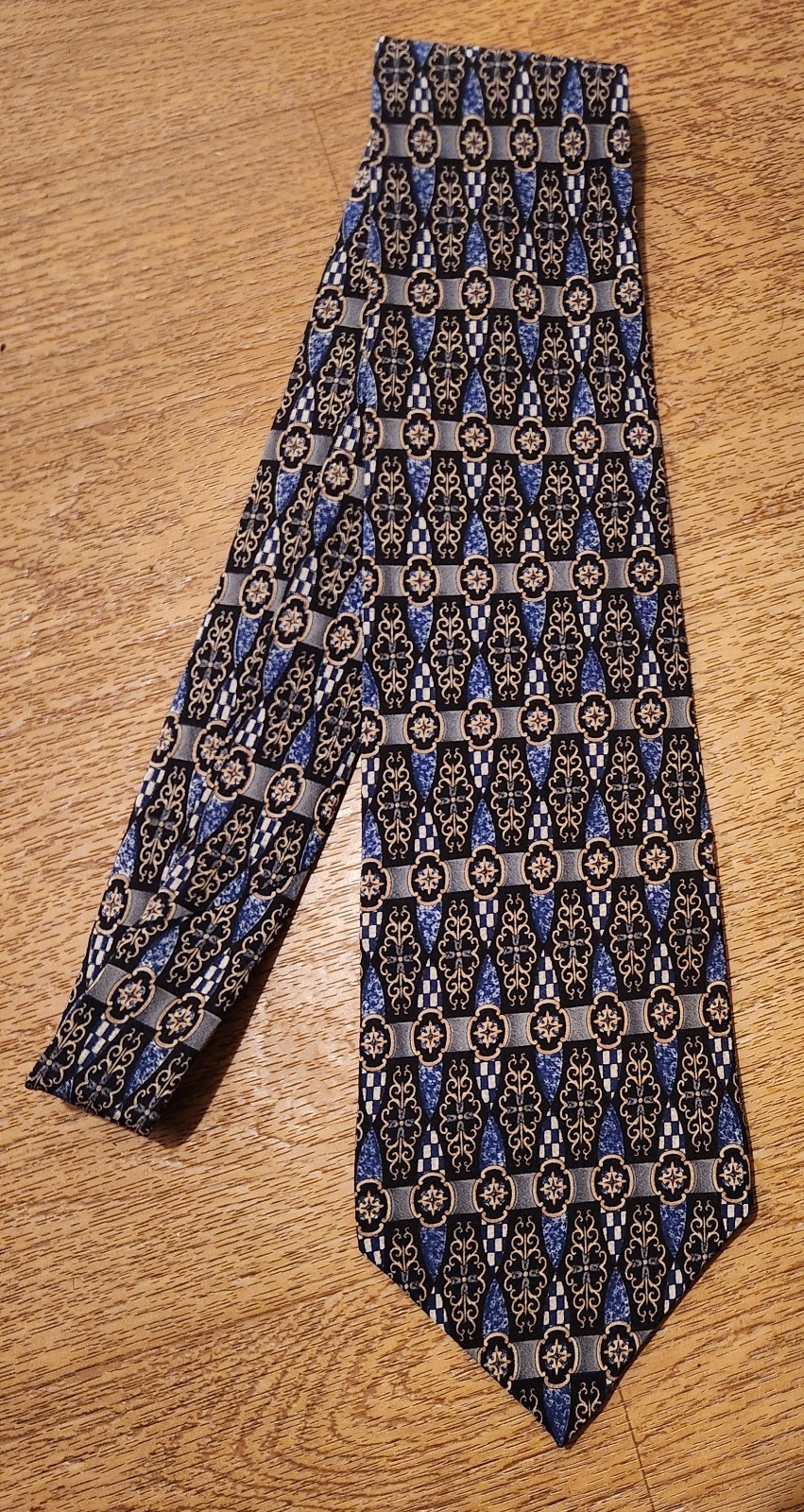 NWT Metropolitan Museum of Art Neck Tie 100% Silk Blue w Gold Filigree Design