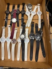 LOT OF 18 WATCHES NOT WORKING AND MISSING PARTS For repair or for parts