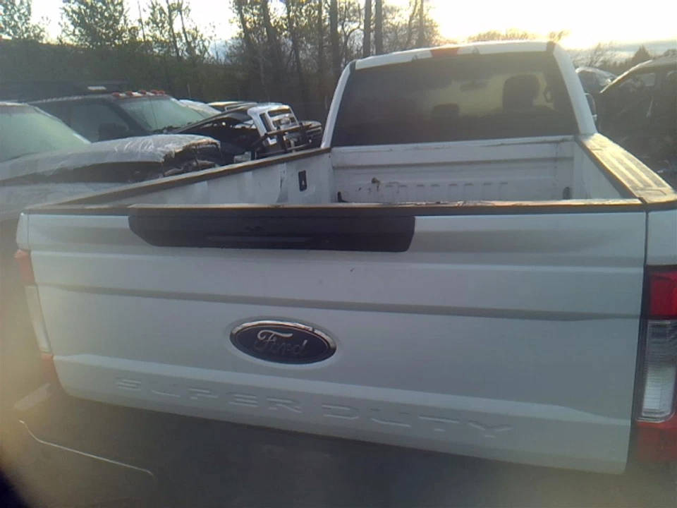 Used Right Engine Coolant Reservoir fits: 2018 Ford F350SD PICKUP 6.7L R. interc - Image 3 of 4