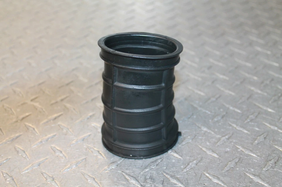 01 Suzuki Savage 650 Boulevard S40 进气管 原始设备制造商 — 第 3/4 张图片