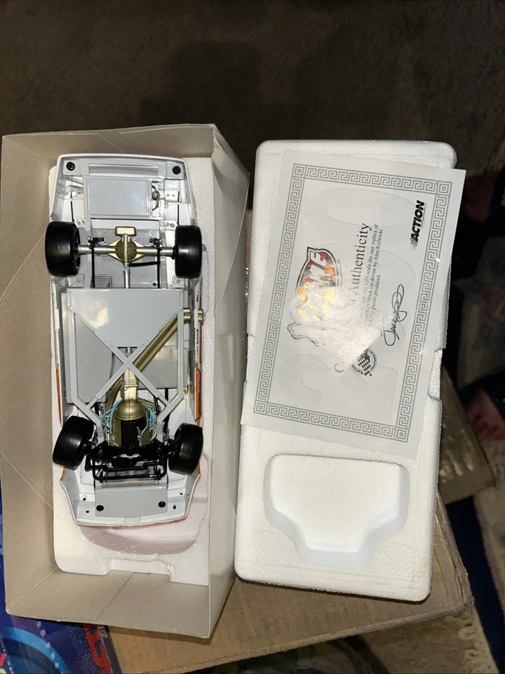 1/24 ALAN KULWICKI #28 HARDEE'S EXTREME 1984 ACCIÓN NASCAR DIECAST Foto 4 de 4