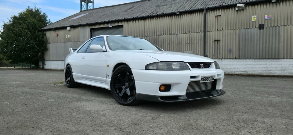 1995 Nissan Skyline R33 GTR V-spec - Image 2 of 4