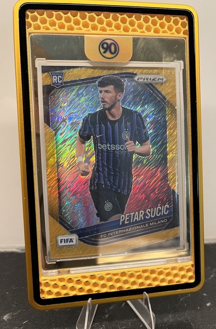 2025/26 Panini Prizm FIFA Petar Sucic /3 Gold Shimmer Rookie Inter Mailand