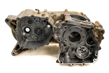 21 Kawasaki Brute Force 300 2x4 Crankcase Center Crank Case KVF300