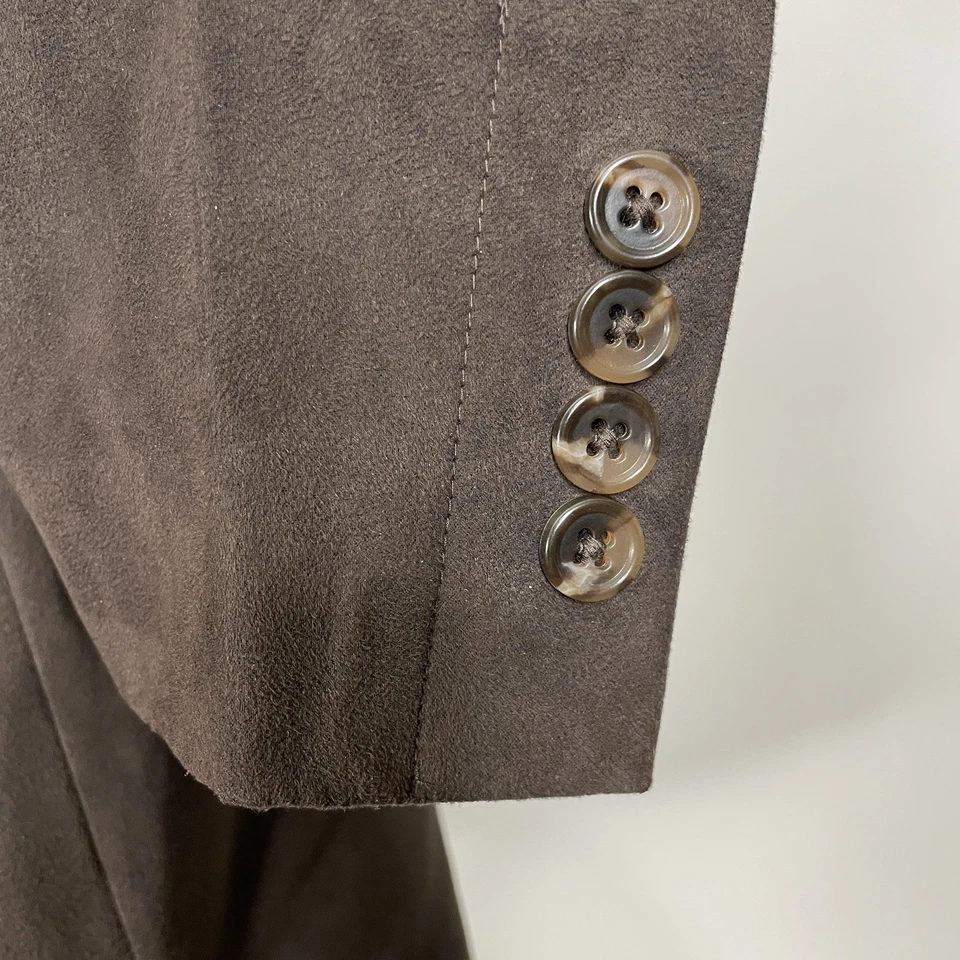 Abrigo Deportivo Roundtree and Yorke Para Hombre 50L Marrón Sólido Suave Poliéster Doble Ventilación Foto 4 de 4