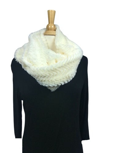 Faux Fur Infinity Scarves w/hidden pocket - Wear It 6 Different Ways - 3 Colors - Picture 6 of 12