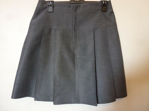 Pleated School Skirt Quality Girls Schoolwear BNWT Navy or Grey Made in England - Picture 8 of 9