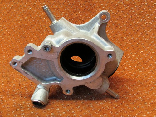 057131224K Zwischenflansch AGR Ventil rechts 4,2 TDI VW Touareg 7P Audi Q7 Orig.