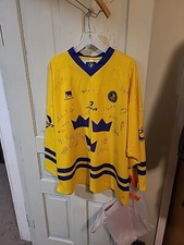 Olympic Womans Team Sweden Hockey Jersey Sz L/XL VTG 2002 Autographed By Team. 