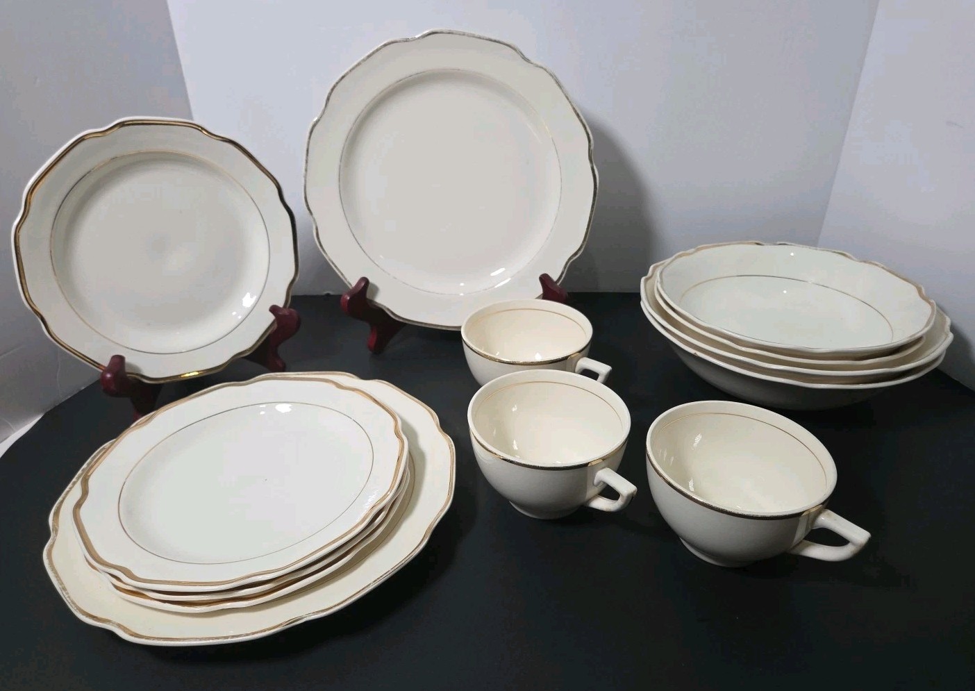 13pc Scalloped Plates Cups And Bowls Usa