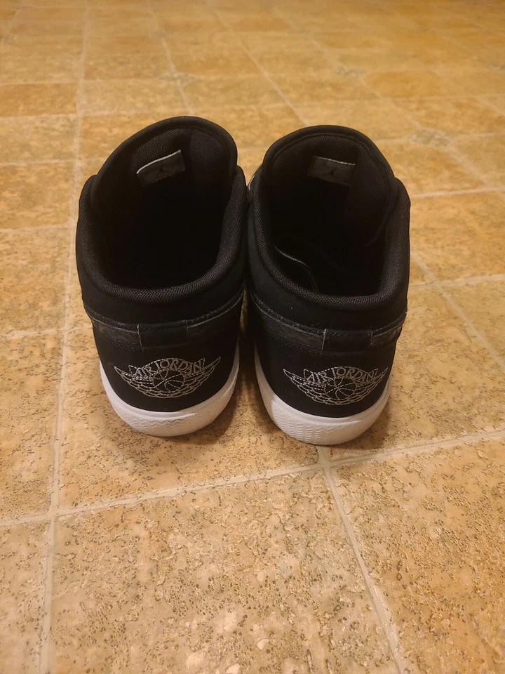 PAR PROMOCIONAL Jordan V.1 Bajo Retro Negro/Gris Frío/Blanco Hombres Zapatos Talla 13 481177-001 Foto 4 de 4