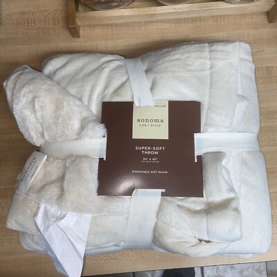 Sonoma Life Style Super soft throw 50  x 60  white reversible blanket