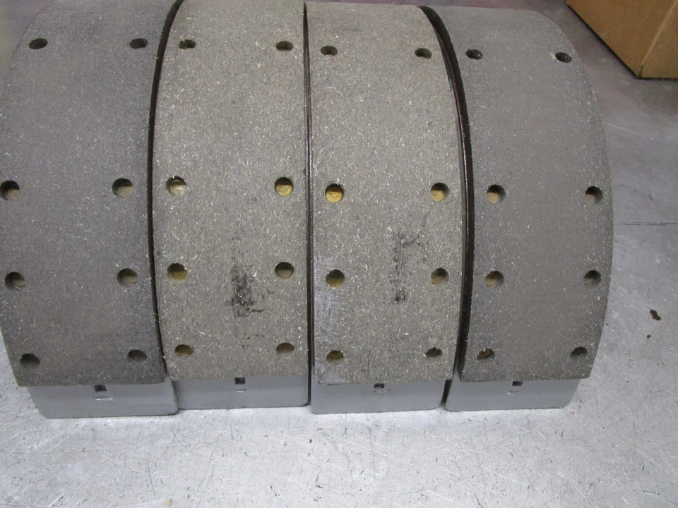 NORS Reman riveted brake shoe set #NA366 2.5" 1971-76 Cadillac DeVille Calais - Image 4 of 4