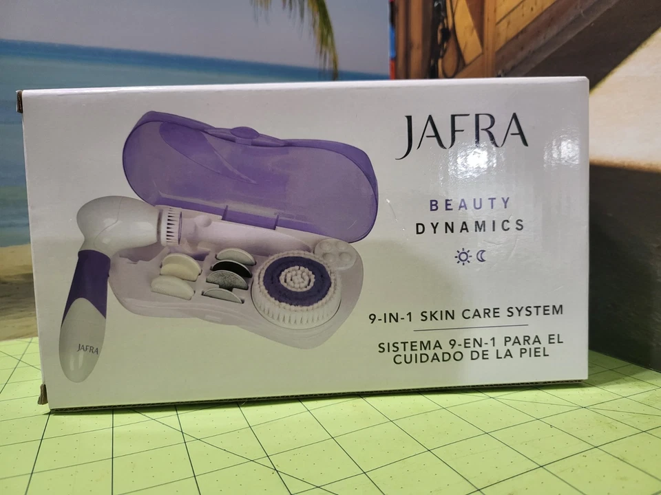 Paquete de cuidado de la piel Jafra Cosmetics 9 en 1 / valor de $82 Foto 2 de 2