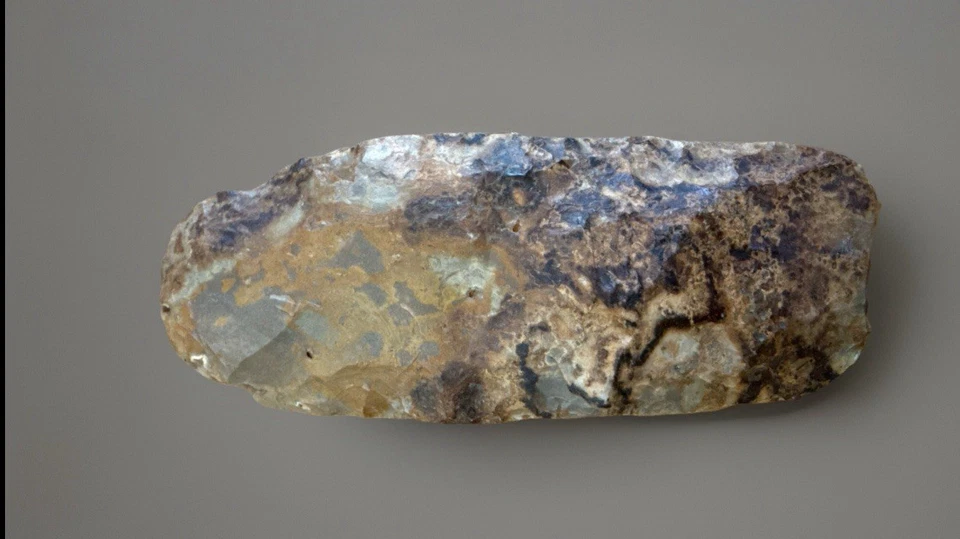 Artefato africano pré-histórico antigo de celta de sílex neolítico do Saara - Imagem 3 de 4