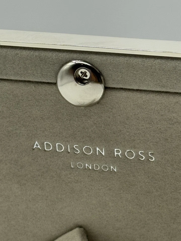 Marco de fotos Addison Ross London 5" X 7" placa plateada esmalte blanco, respaldo de caballete Foto 3 de 4