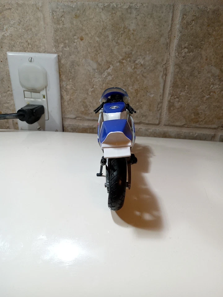 Motormax Super Bikes Blue Honda NSR 1/18 Scale Motorcycle 1:18 - Image 3 of 4