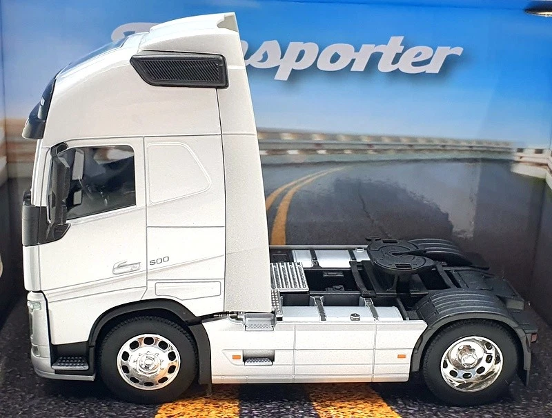 Welly 1/32 Scale Diecast 32690S-W - Volvo FH Truck - Silver - Image 3 of 4