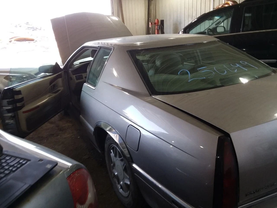 Guardabarros derecho pasajero compatible con 92-02 ELDORADO 2082622 Foto 3 de 4