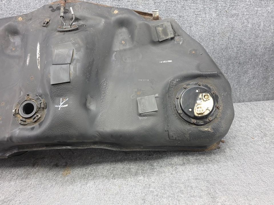 2001-2006 LEXUS LS430 OEM GAS FUEL TANK RESERVOIR FUEL PUMP ASSEMBLY - Image 2 of 4