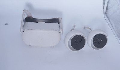 Oculus VR headset with controlers